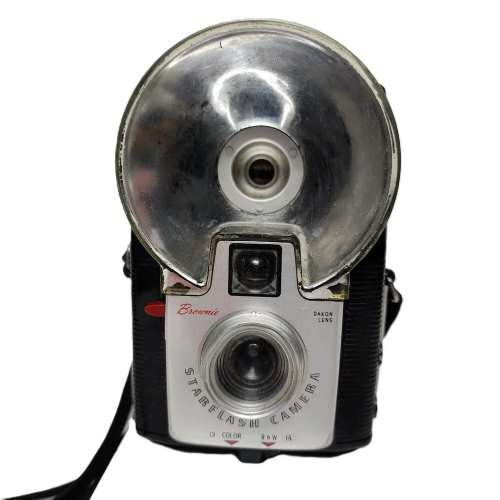 Kodak Brownie Dakon Lens Starflash Camera & Slyvana Bulbs VINTAGE DISCONTINUED